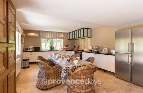Maubec Casa | 5-bed Mas with pool in Maubec with pool, air-con and views to the Luberon hills