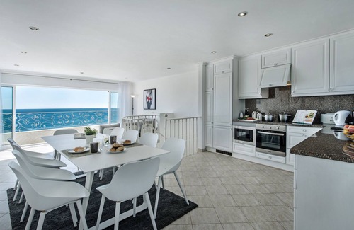 Peneco Beach Villa | Villa de 5 dormitorios en la parte superior de la playa Spoot único