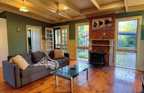 Croydon Casa | 5-Bed Secret Garden House