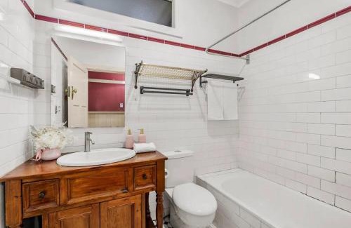 Croydon Casa | 5-Bed Secret Garden House
