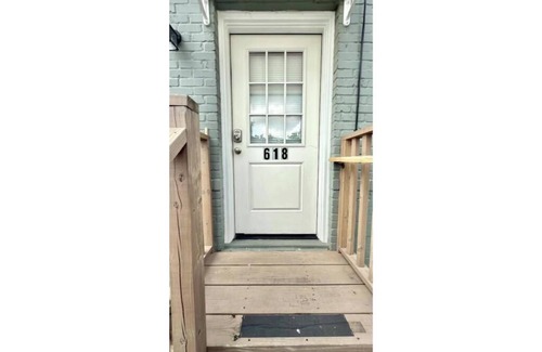 Neartown Casa | 5 Bed Urban Escape in Montrose