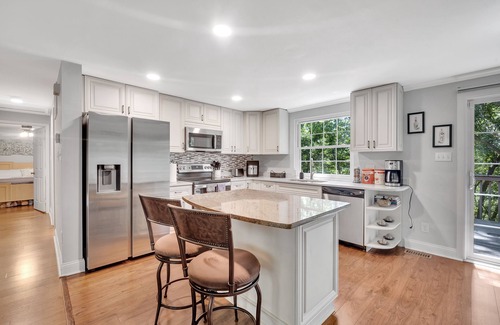 Charlotte Casa | 5 Bedroom 3 Full Bath 6 Bed Sleep 13
