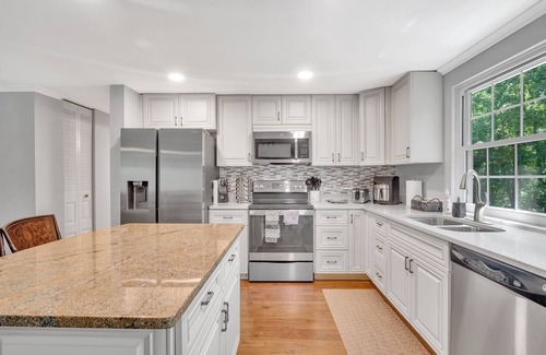 Charlotte Casa | 5 Bedroom 3 Full Bath 6 Bed Sleep 13