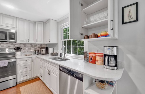 Charlotte Casa | 5 Bedroom 3 Full Bath 6 Bed Sleep 13