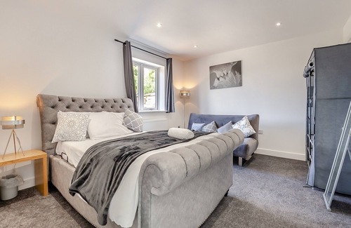 East Grinstead Cabaña | 5 bedroom accommodation in East Grinstead