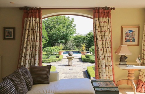 Brimpsfield Cabaña | 5 bedroom accommodation in The Camp, near Stroud