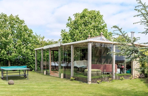 Brimpsfield Cabaña | 5 bedroom accommodation in The Camp, near Stroud