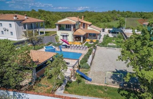 Rezanci Casa | 185 m² Casa ∙ 5 habitaciones ∙ 12 personas