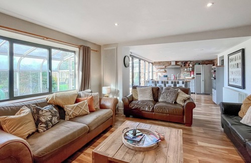Trowle Common Cabaña | 5 bedroom accommodation in Trowbridge