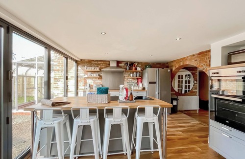 Trowle Common Cabaña | 5 bedroom accommodation in Trowbridge