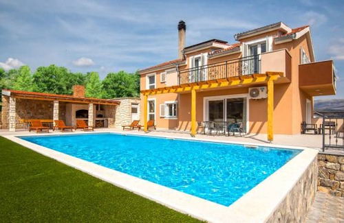 Ruzic Casa | 220 m² Casa ∙ 5 habitaciones ∙ 9 personas