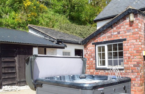 Meifod Cabaña | 5 bedroom accommodation in Meifod, near Welshpool