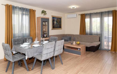 Bogatic Casa | 5 Bedroom Amazing Home In Bogatic