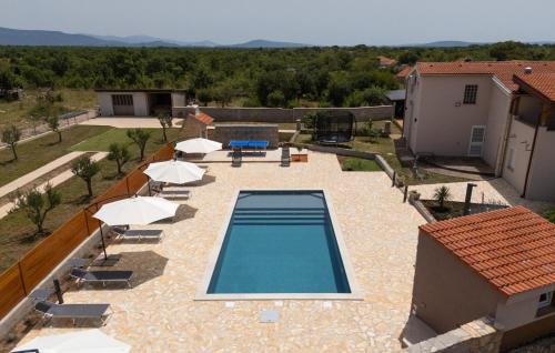 Bogatic Casa | 5 Bedroom Amazing Home In Bogatic