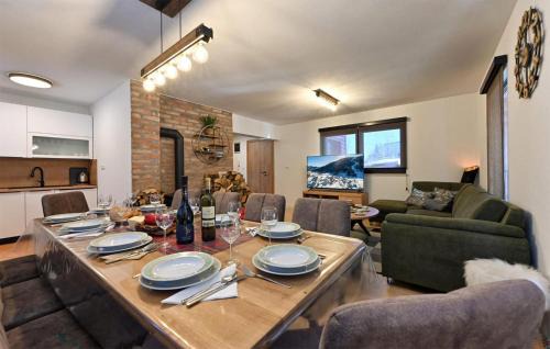 Jasenak Casa | 5 Bedroom Amazing Home In Jasenak