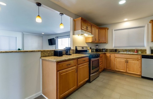 Granada Hills North Casa | 5 Bedroom Charmer in Granada Hills