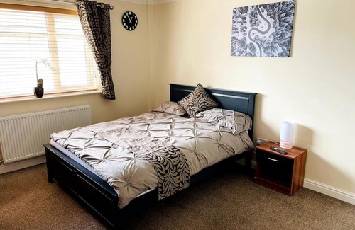 Healing Villa | 5-Bedroom Cottage in Healing, Grimsby