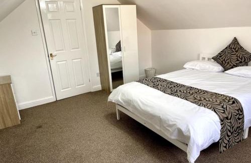 Healing Villa | 5-Bedroom Cottage in Healing, Grimsby