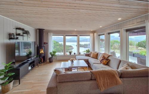 Sveio Casa | 5 Bedroom Cozy Home In Valevåg