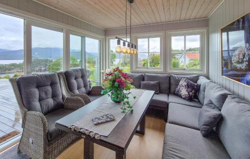 Sveio Casa | 5 Bedroom Cozy Home In Valevåg