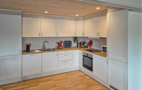 Sveio Casa | 5 Bedroom Cozy Home In Valevåg
