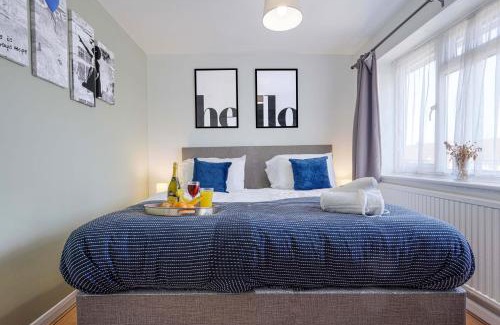 Knowle Sands Casa | 5 Bedroom Detached House - Close to City Centre - Sleeps up to 10 guests with Free Parking, Fast Wifi, SmartTVs and Large Garden by Yoko Property