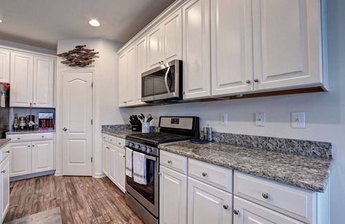 Millville Casa | 5 Bedroom Dog Friendly Townhome end-unit in the Bishop's Landing community! Community Pool, Shuttle service to the beach, tennis courts, pickleball courts, fitness center and more!