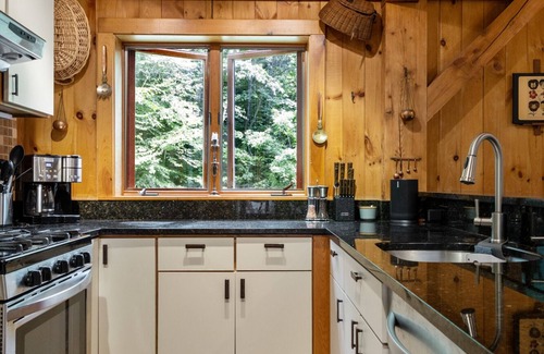 Ludlow Cabina | 5 Bedroom Family Home on Okemo with A.C. mini-splits for the Summer Season
