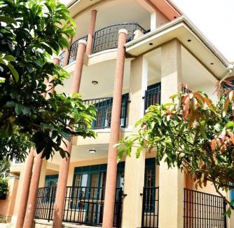 Kampala Casa | 5 Bedroom Holiday Home in Kigo, off Entebbe Expressway