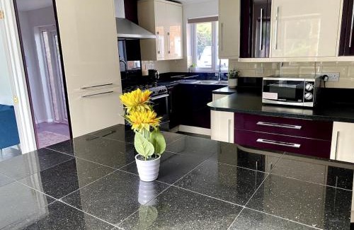 Great Linford Apartamento | 5 Bedroom Home in Central MK