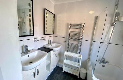 Great Linford Apartamento | 5 Bedroom Home in Central MK
