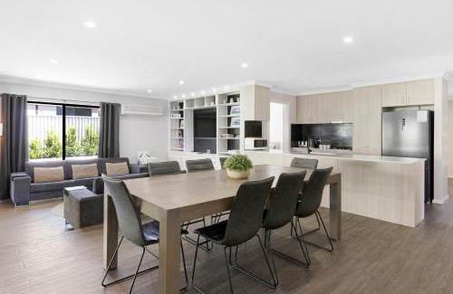 Geographe Casa | 5 Bedroom Home meters from the beach