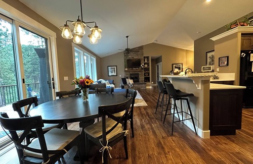 Colorado Springs Casa | 5 Dormitorio Principal en 1 Treed Acre 4 Miles de Air Force Academy