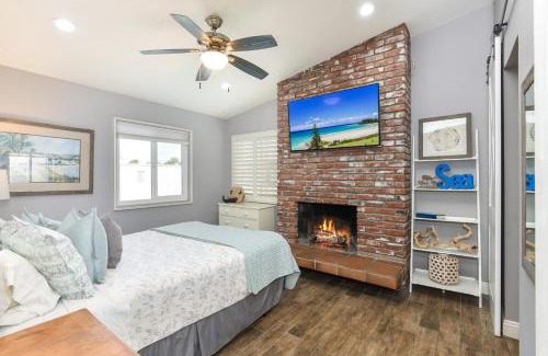 Santa Ana Heights Casa | 5 Bedroom Home with Pool Table steps to the Beach