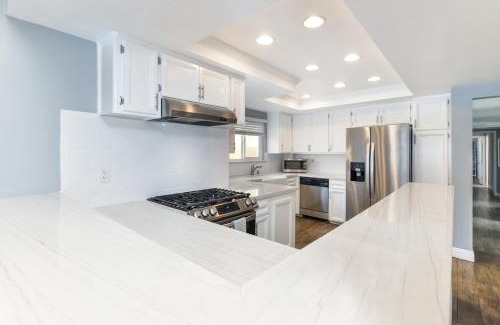 Santa Ana Heights Casa | 5 Bedroom Home with Pool Table steps to the Beach