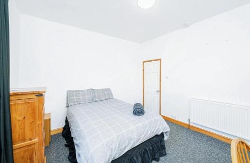 Kettering Casa | 5 Bedroom House For Corporate Stays in Kettering