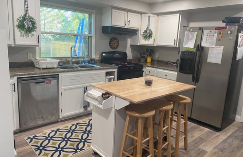 Appleton Casa | 5 Bedroom, 4 Bathroom house great for large parties, 25 minutes away from EAA!