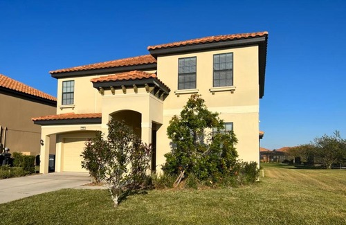 Davenport Casa | 5 Bedroom House in a Golf resort community near Disney Parks & Universal Studios