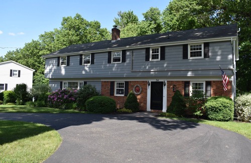 Clifton Park Casa | 5-bedroom house- Minutes from Saratoga. Pet Friendly & Spacious