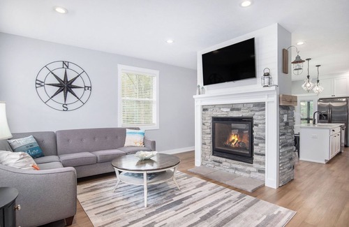 Miami Park Casa | 5-bedroom house with pool & hot tub, Lake MI beach access, theatre & game rooms