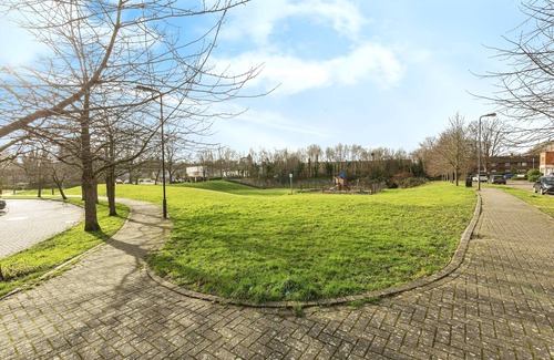 Stanmore Casa | 5 Bedroom House with Free Parking. Only 30 mins to Bond Street Station.