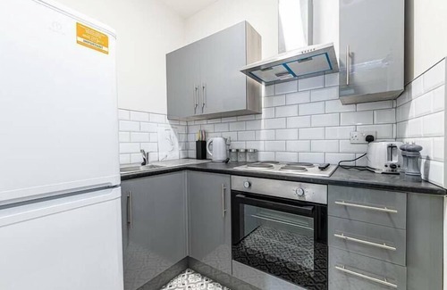 Prescot Casa | 5 Bedroom House within Prescot