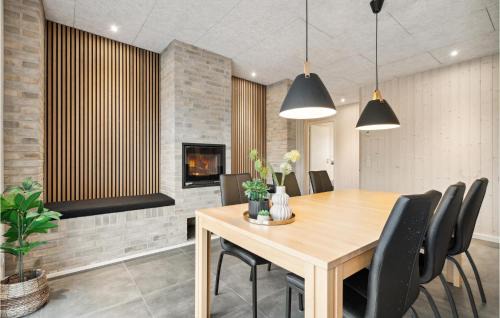 Sundstrup Casa | 5 Bedroom Lovely Home In Højslev