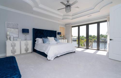 Deerfield Beach Casa | 5 Bedroom Luxe Villa on Deep Water Intracoastal