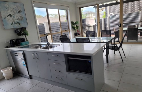 Marsden Park Casa | 5 bedroom luxurious house in heart of Marsden Park