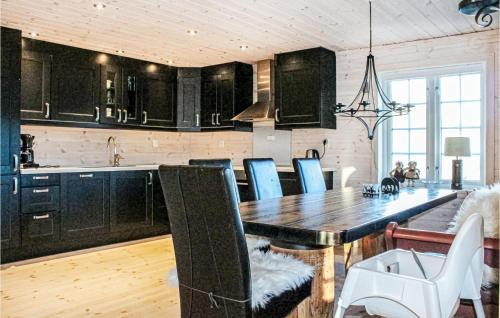 Brekke Casa | 5 Bedroom Nice Home In Matredal