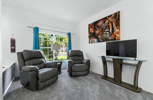 Cumbrian Lakes Casa | 5 Bedroom Pool Home in Gated Community Near Disney