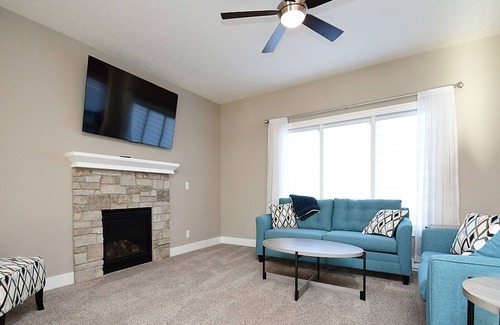 Omaha Casa | 5 bedroom Spacious Home w/ entertainment & 5 mins from interstate!