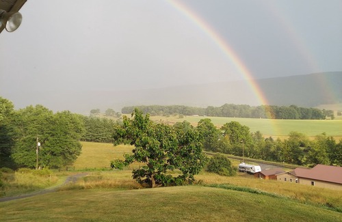 Gap Mills Casa | 5-bedroom vacation home near Jefferson National Forest