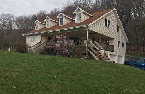 Gap Mills Casa | 5-bedroom vacation home near Jefferson National Forest